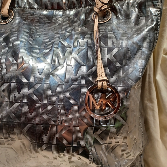 Michael kors tote - Picture 3 of 9